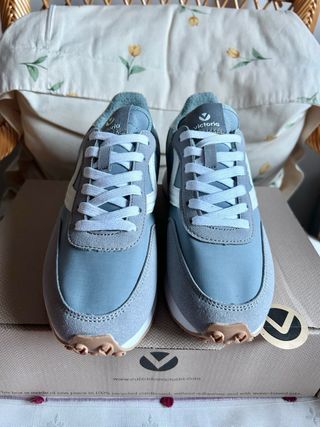 ZAPATILLAS VICTORIA NUEVAS NÚMERO 37 SIN ESTRENAR