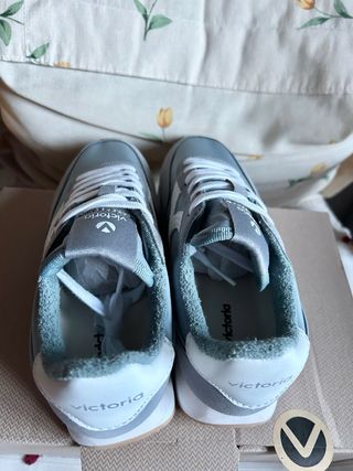 ZAPATILLAS VICTORIA NUEVAS NÚMERO 37 SIN ESTRENAR