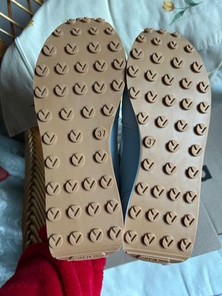 ZAPATILLAS VICTORIA NUEVAS NÚMERO 37 SIN ESTRENAR