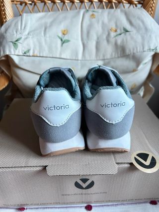 ZAPATILLAS VICTORIA NUEVAS NÚMERO 37 SIN ESTRENAR