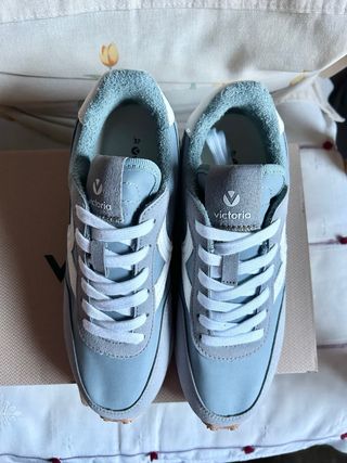 ZAPATILLAS VICTORIA NUEVAS NÚMERO 37 SIN ESTRENAR