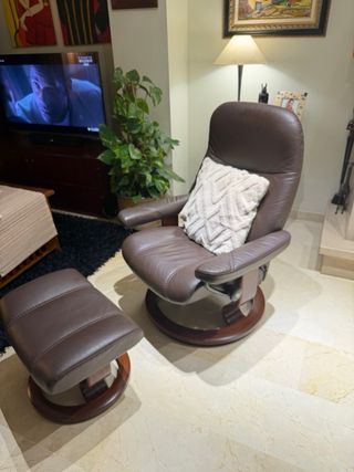 Sillón Stressless Consul M + Reposapiés + aro elev
