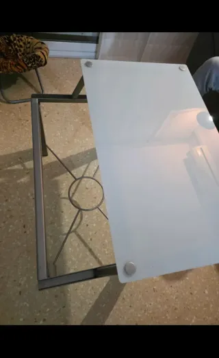 Mesa elevable cristal y metal gris