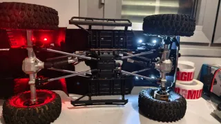 Chasis Axial SCX10 II Crawler con extras