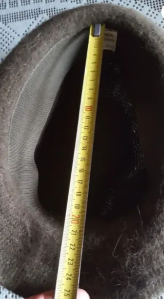 Sombrero de Angora verde oscuro.