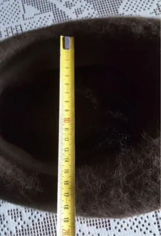 Sombrero de Angora verde oscuro.