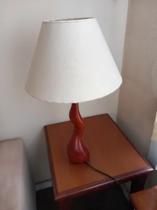 Mesa auxiliar de madera