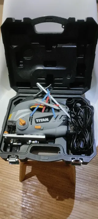 Sierra de calar Titan con maletín