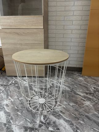 Mesa auxiliar redonda madera y rejilla
