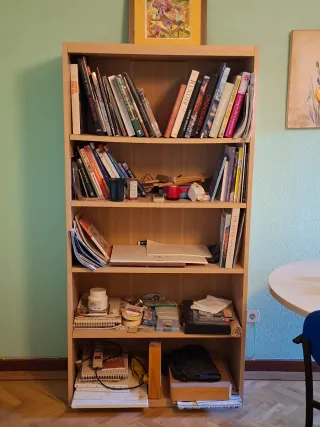 Estantería de madera