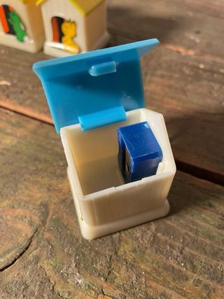 CAJA LARK y 6 SACAPUNTAS . A ESTRENAR. VINTAGE