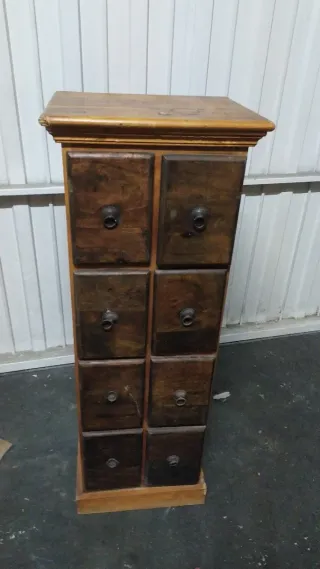 Mueble de madera rústico con 8 cajones