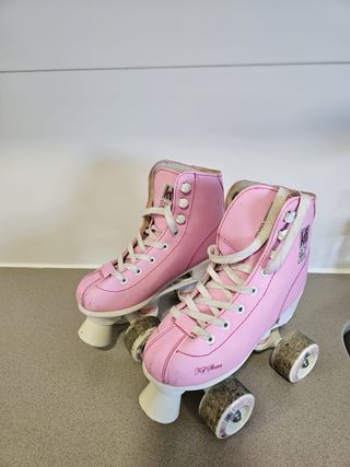Patines rosa niña 4 ruedas con freno. Talla 31.