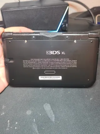 Nintendo 3DS XL Negra con cargador y lápiz