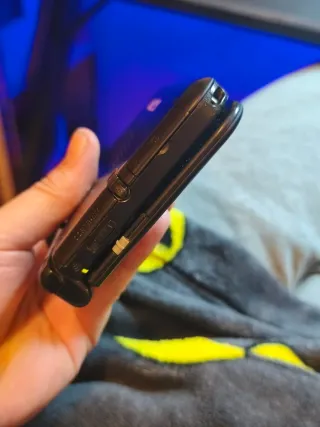 Nintendo 3DS XL Negra con cargador y lápiz