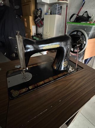 Máquina de coser antigua Hexagon