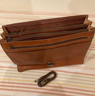 Maletín de piel marrón