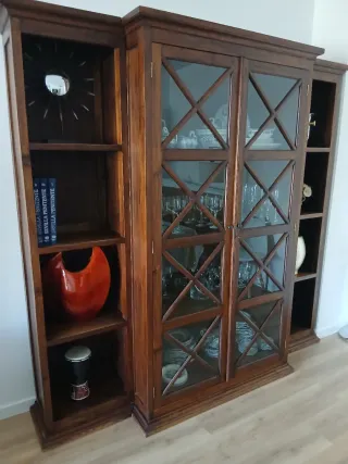 Mueble salón vitrina y estanterías madera