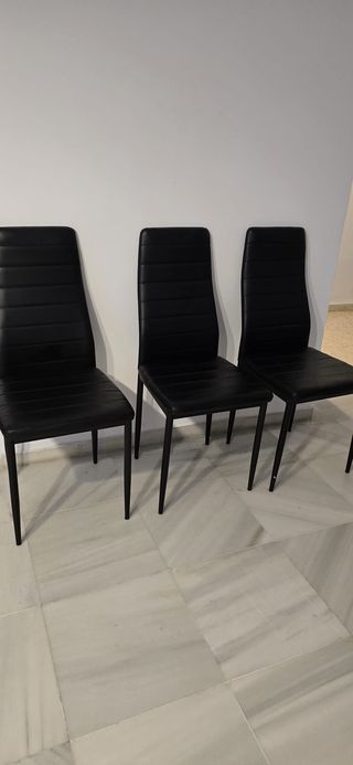 Juego de 5 Sillas Negras Polipiel precio por todas