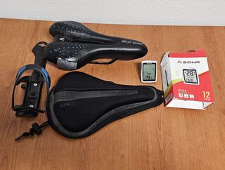 Lote ciclismo: sillín, portabidón, cubresillín