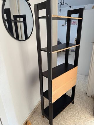 Estantería negra de madera
