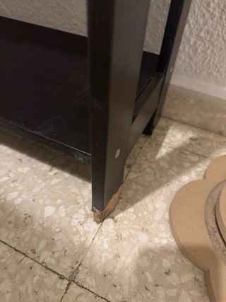 Estantería negra de madera