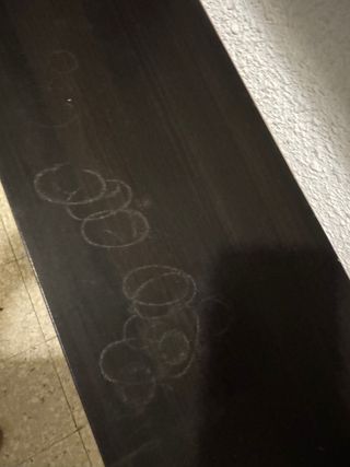 Estantería negra de madera