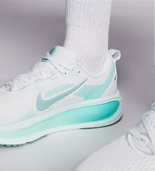 Nike Vomero 18 Talla 44