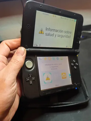 Nintendo 3DS XL Plata/Gris con cargador y lápiz