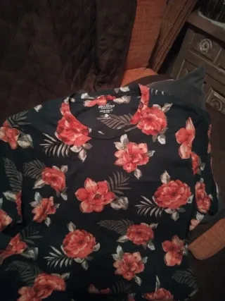 Camiseta Hollister floral M