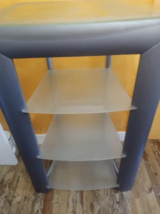 Mesa auxiliar cristal y metal gris puede montar