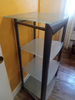 Mesa auxiliar cristal y metal gris puede montar