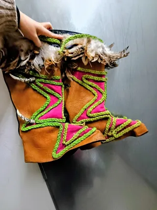 Disfraz de Carnaval con Plumas y Lentejuelas,