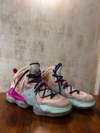 Zapatillas Baloncesto Lebron XIX edicion limitada.
