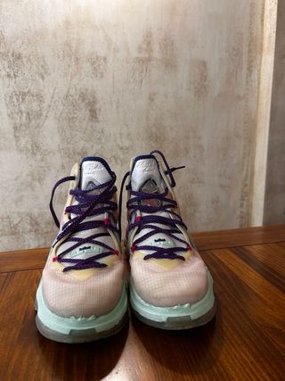 Zapatillas Baloncesto Lebron XIX edicion limitada.