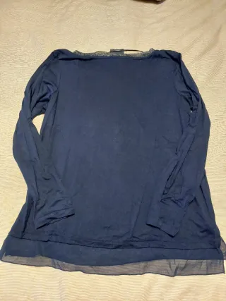 Blusa azul con detalles