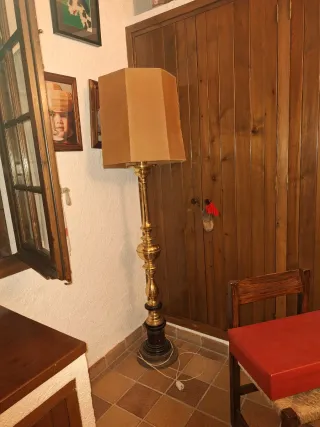 Lámpara de pie Biosca & Botey metal dorado