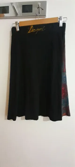 Falda Desigual Multicolor, prácticamente sin uso