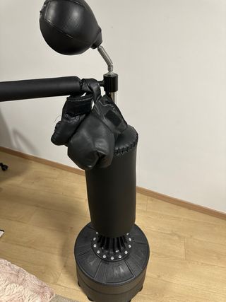 Saco de boxeo con cabeza y brazo