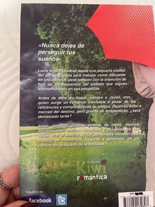 La joven de ojos miel