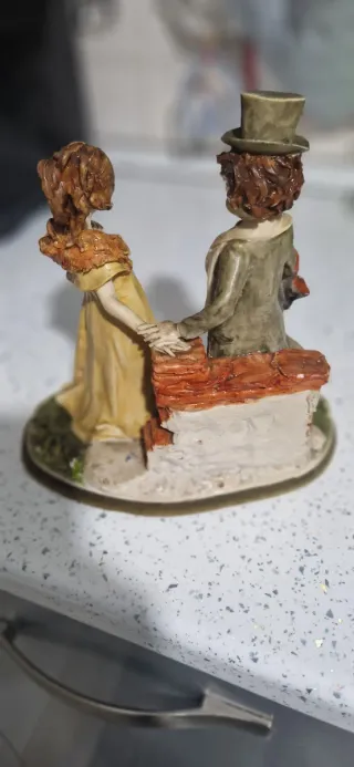 Statua Capodimonte Coppia Romantica