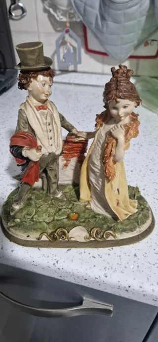 Statua Capodimonte Coppia Romantica