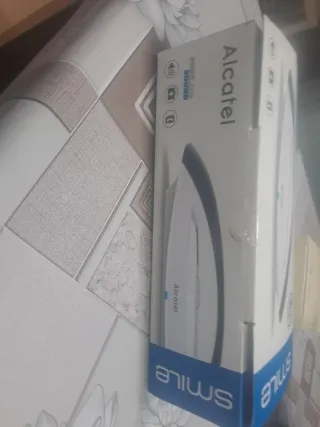 Teléfono Alcatel Negro y Blanco sin estrenar