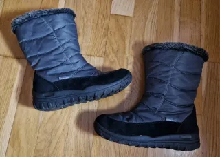 Botas de agua y nieve grises y negras