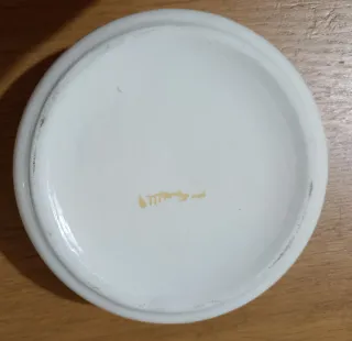 Ciotola bianca con bordo dorato