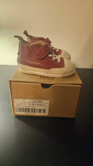 Zapatos Feroz para bebé, respetuosos con el pie.