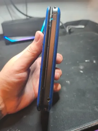 Nintendo 3DS XL azul con cargador y lápiz