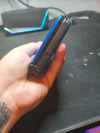 Nintendo 3DS XL azul con cargador y lápiz