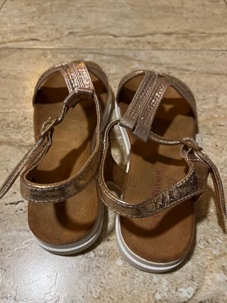 Sandalias niña Talla 33 doradas
