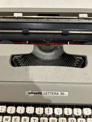 Máquina de escribir Olivetti Lettera 35